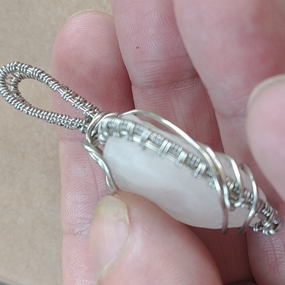 NWT Beautiful Heart Shaped Quartz Wrapped Pendant - Picture 3 of 4